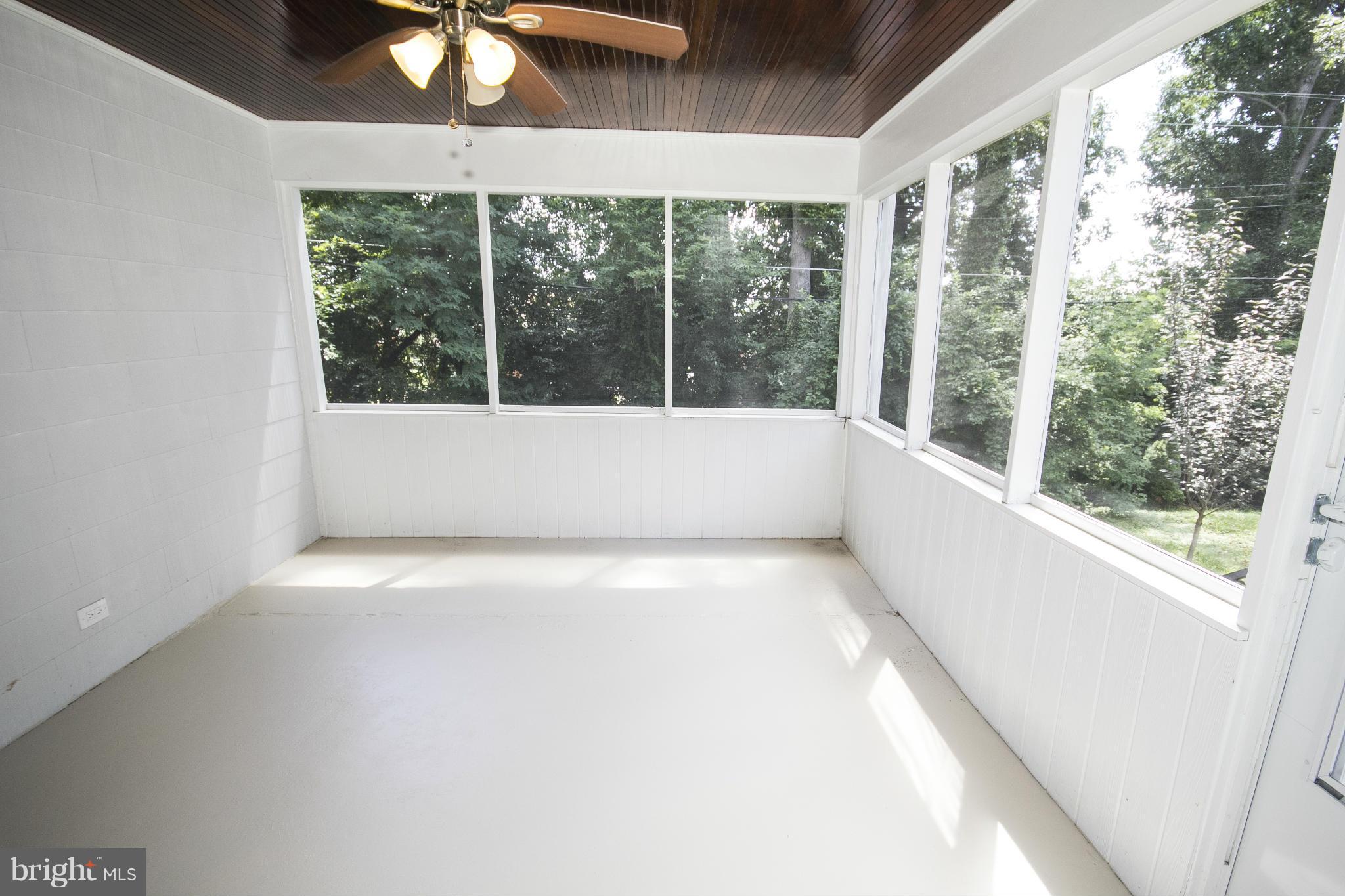 COLONIAL VILLAGE - Residential