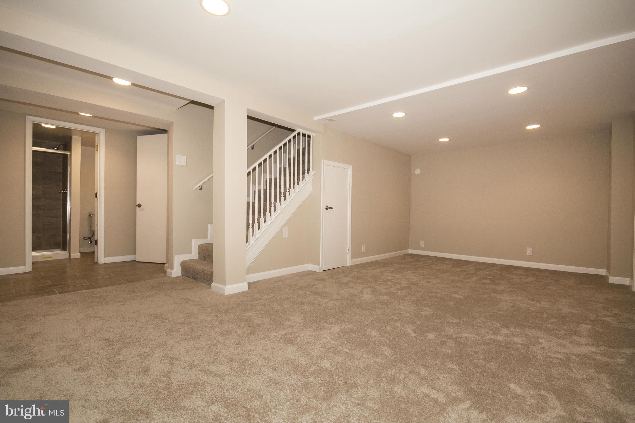 COLONIAL VILLAGE - Residential