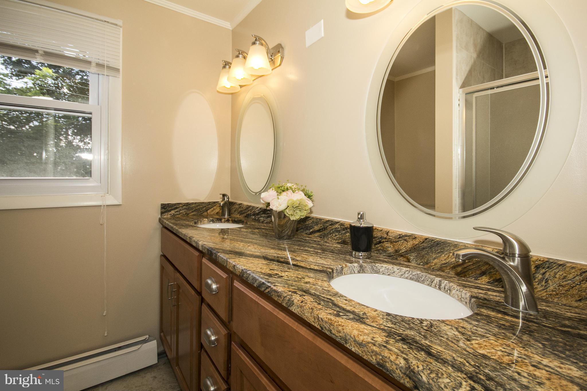 COLONIAL VILLAGE - Residential