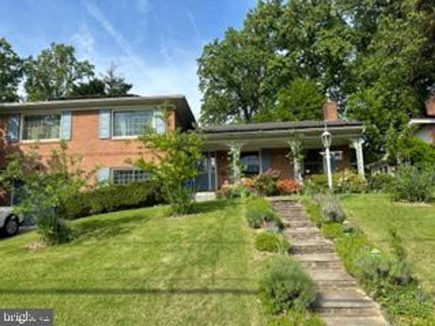 Super rental in sought after, Bethesda, Kenwood Park ,. 5bedroom/ 3 bathroom house for rent for up 2 year lease.  Fabulous chef kitchen w/ quartz countertops and center island.  Spacious bedrooms and primary bedroom with upgraded bath and walk in closet area.  Large family room, one car garage, private yard & screened porch   Available for rental on July 1, 2023.