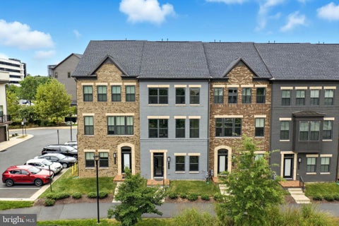 Photo of 13220 Lake Waterview Way, HERNDON, VA 20171 (MLS # VAFX2341240)