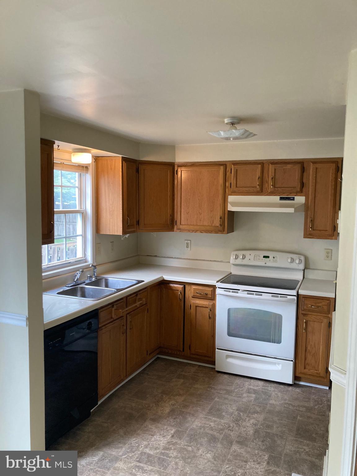 ROLLING MEADOWS - Residential Lease