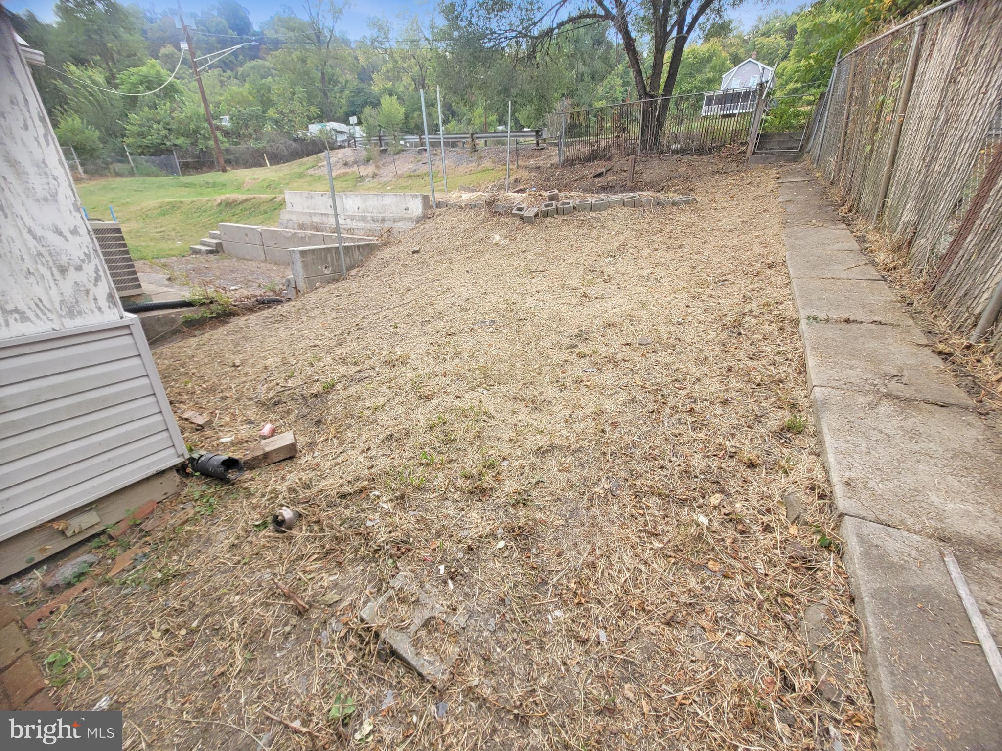 WEST SIDE - Residential