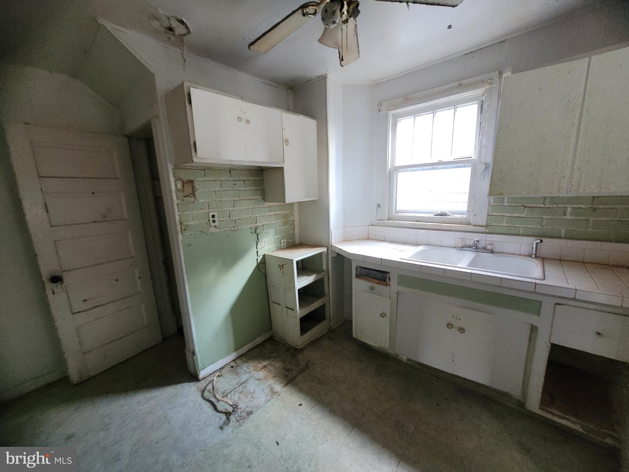 WEST SIDE - Residential