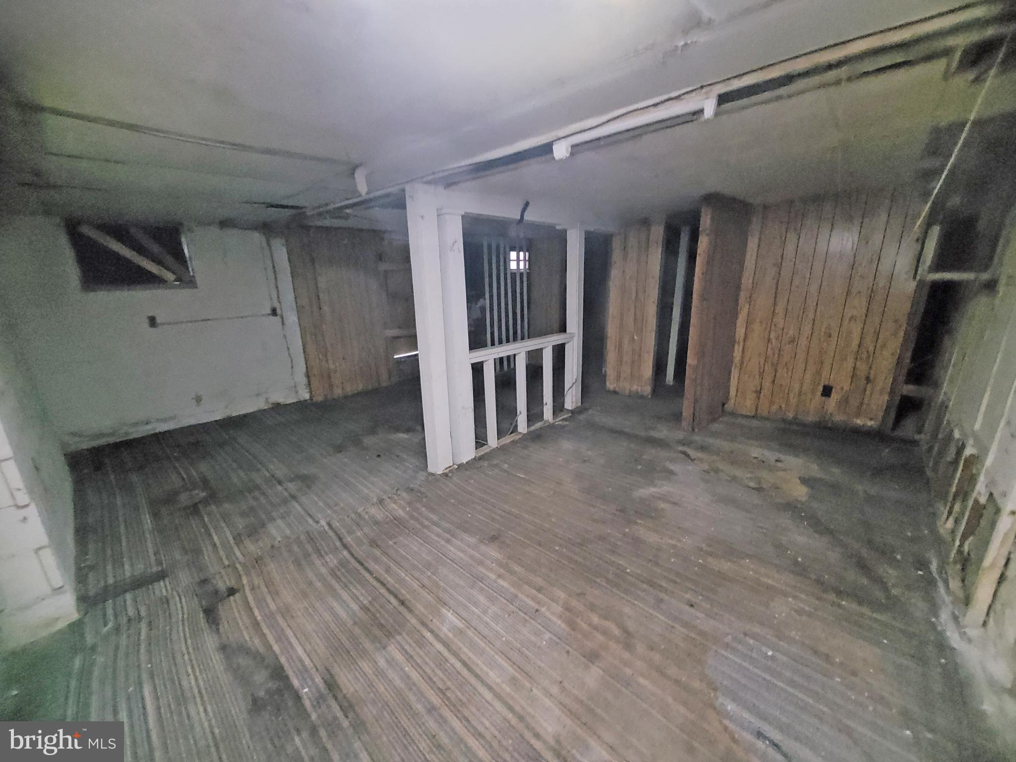 WEST SIDE - Residential