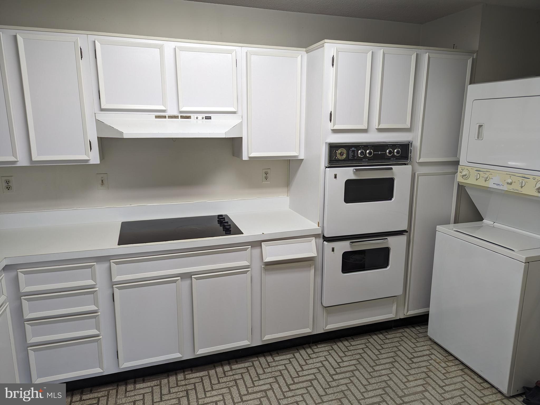 WATERGATE AT LANDMARK - Residential