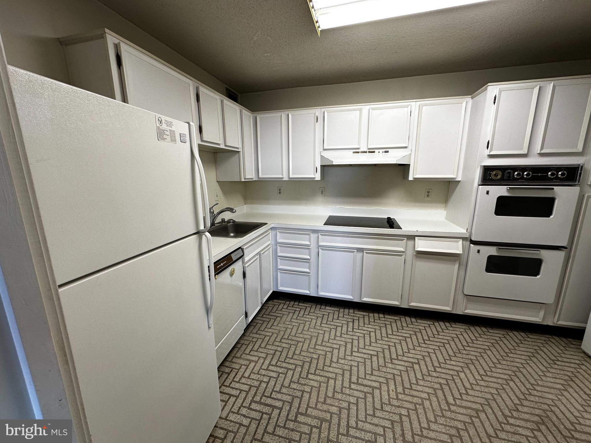 WATERGATE AT LANDMARK - Residential