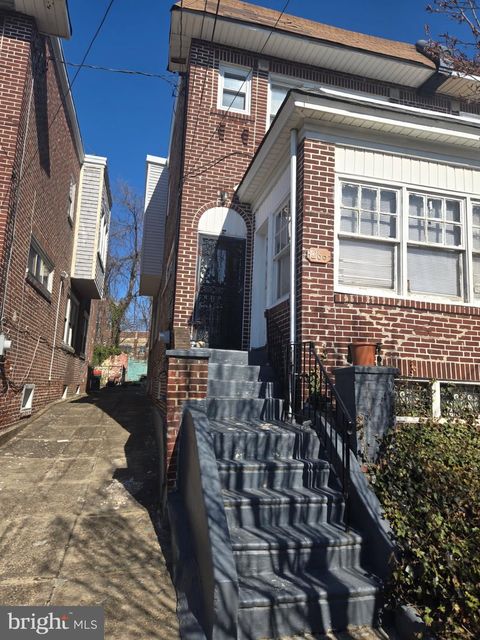 Townhouse For Sale - 1266 Magnolia Avenue<br/> CAMDEN, NJ 08103