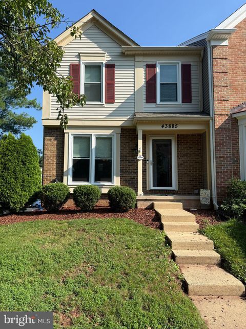 Townhouse For Sale - 43885 Laburnum Square<br/> ASHBURN, VA 20147