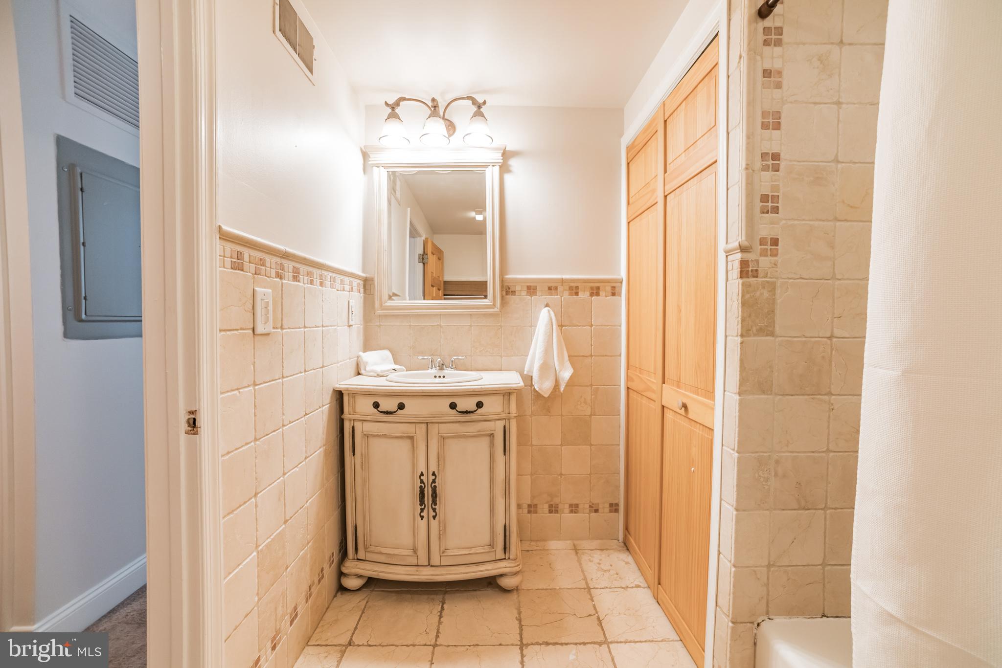 FAIRMOUNT - Residential