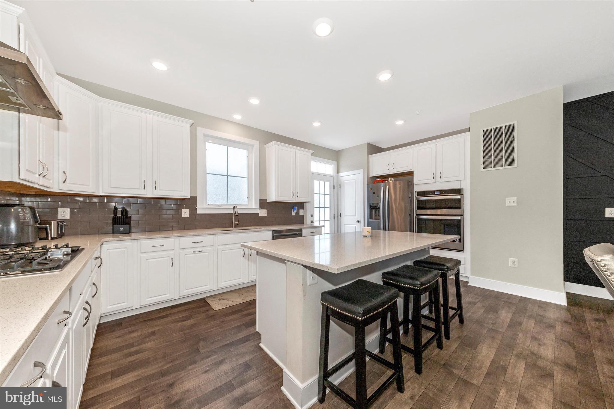 1807 FAIRWAY LANE