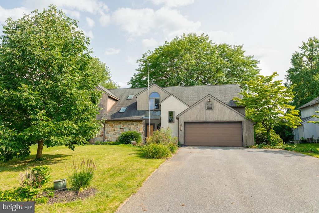 Photo of 3466 DAWN VIEW DR, LANCASTER, PA 17601 (MLS # PALA2038740)