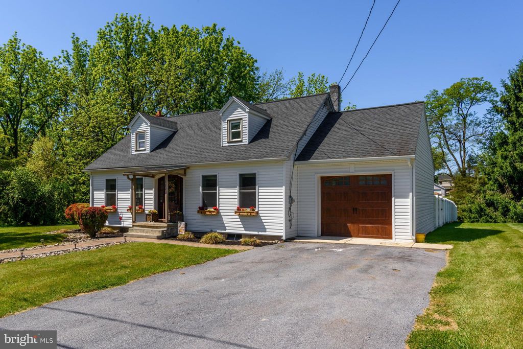 Photo of 122 N 3rd Street, BAINBRIDGE, PA 17502 (MLS # PALA2086696)