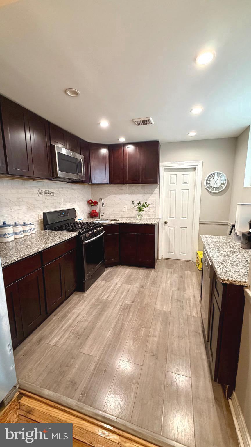 LAWNCREST - Residential