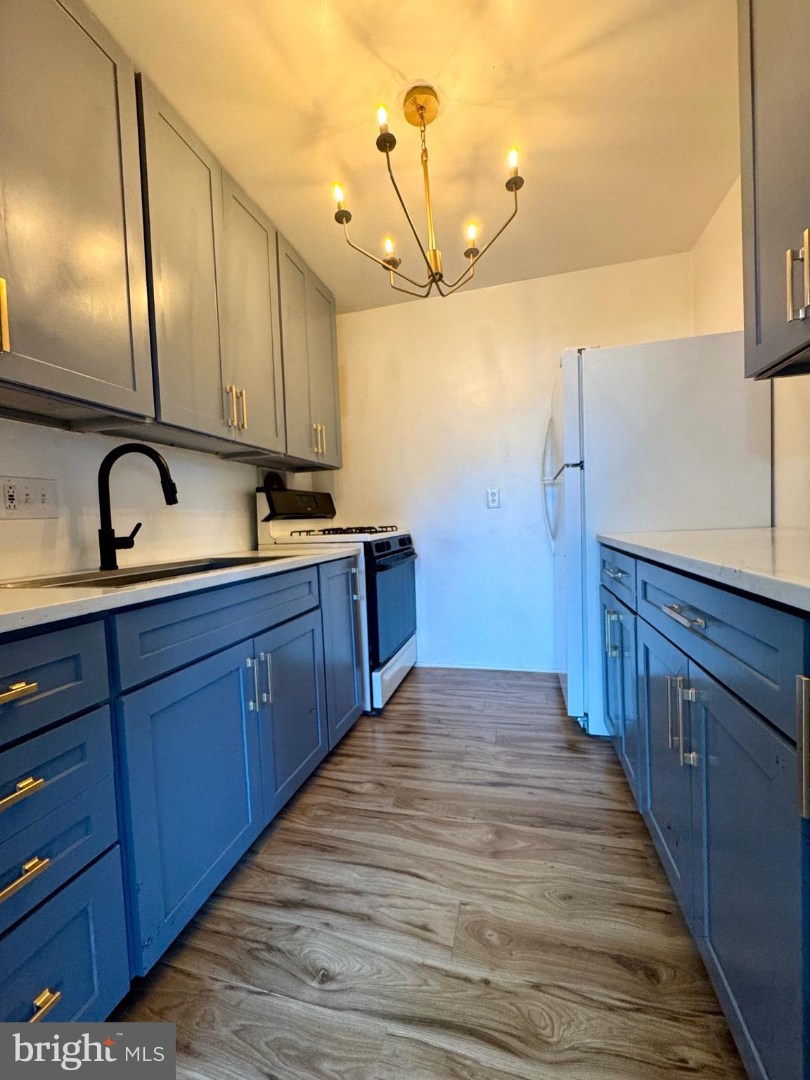 YORKTOWNE SQUARE - Residential Lease