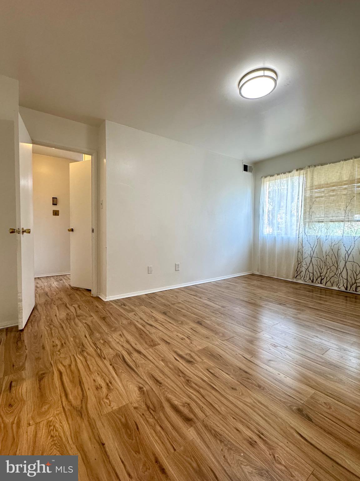 YORKTOWNE SQUARE - Residential Lease