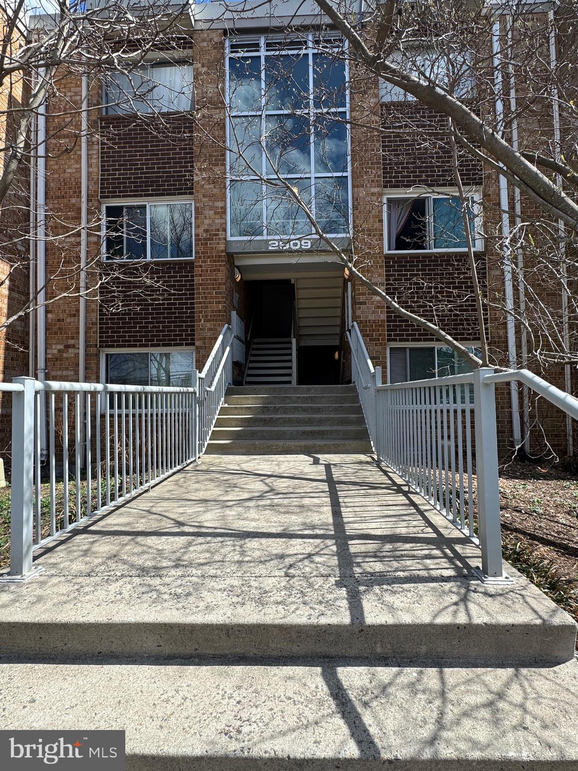 YORKTOWNE SQUARE - Residential Lease