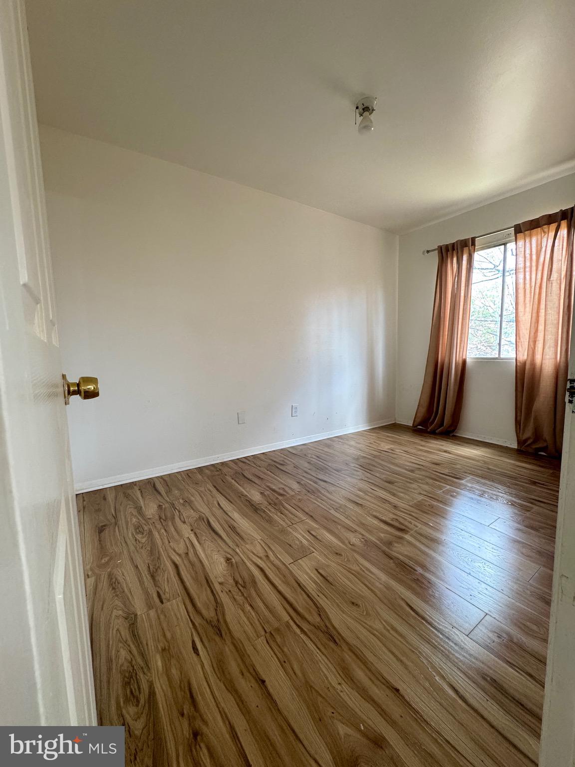 YORKTOWNE SQUARE - Residential Lease