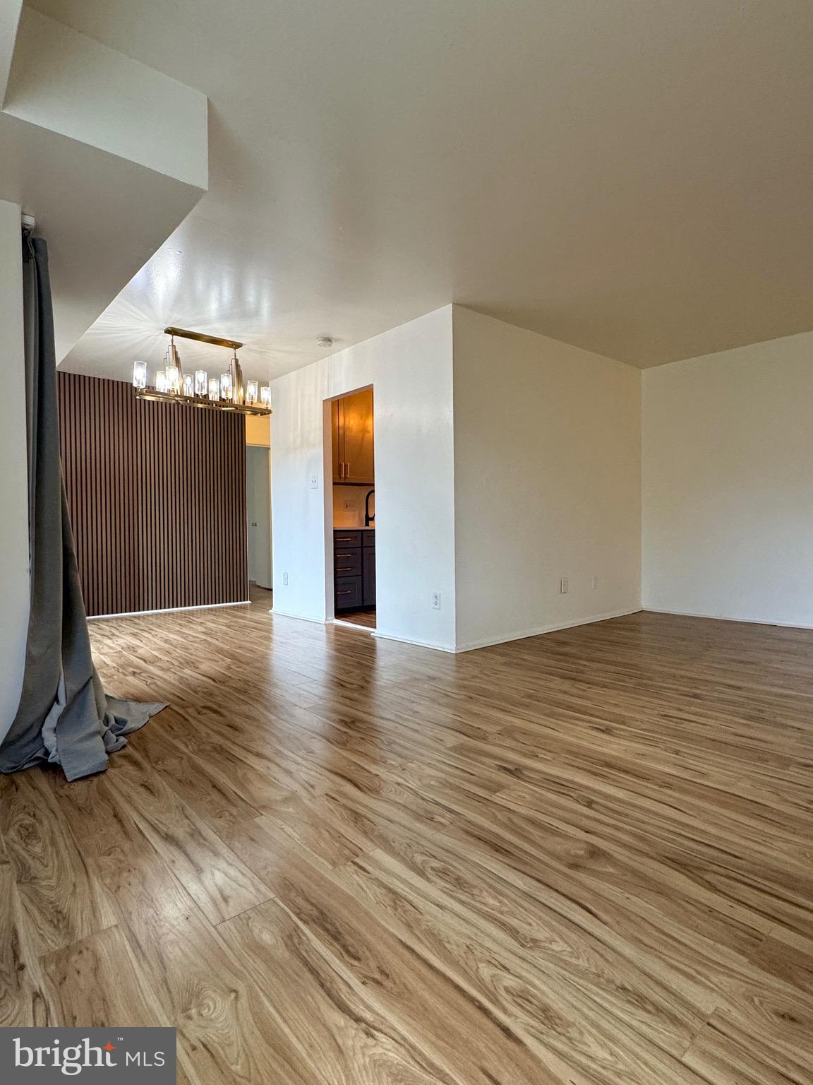 YORKTOWNE SQUARE - Residential Lease