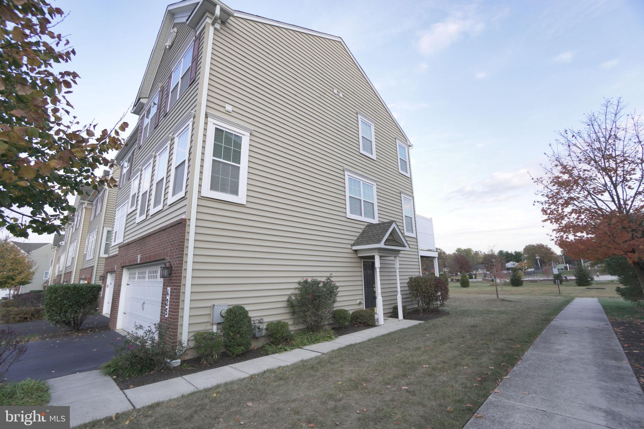 WILLIAMSON SQUARE - Residential Lease