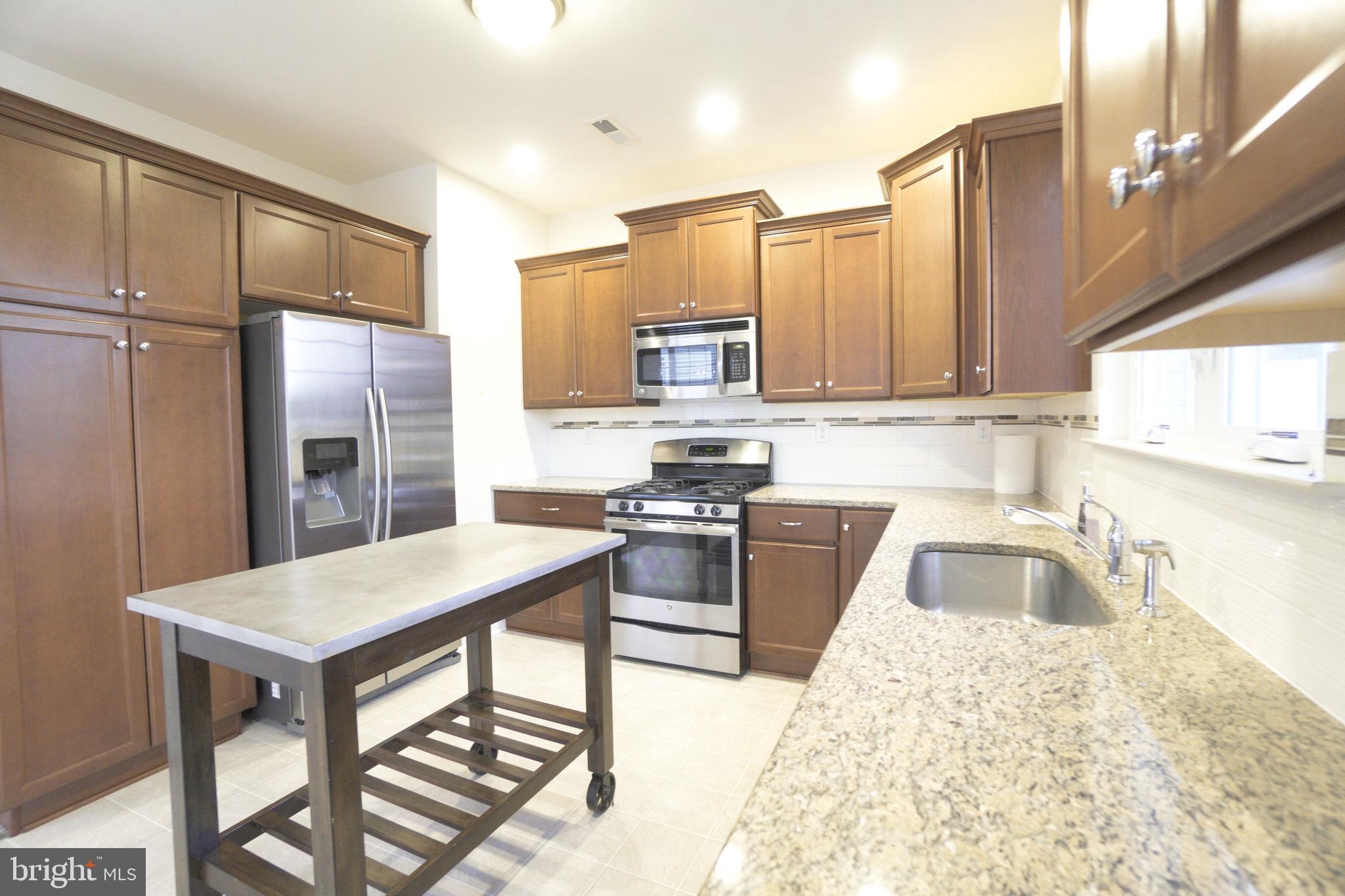 WILLIAMSON SQUARE - Residential Lease