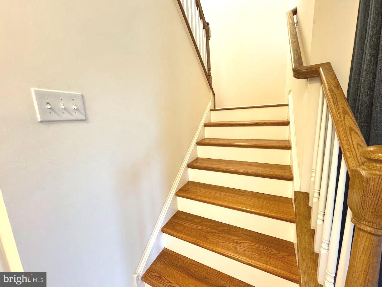 WILLIAMSON SQUARE - Residential Lease