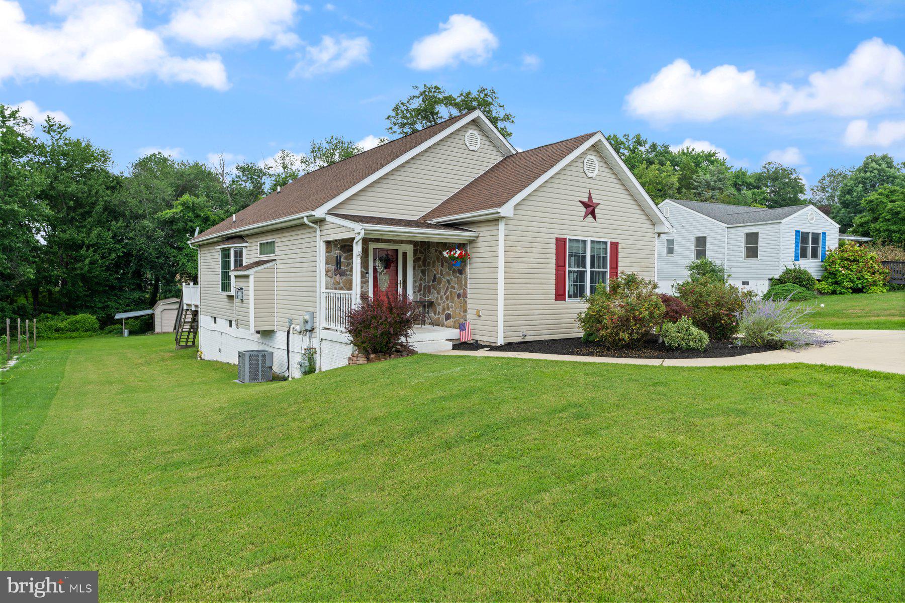 9128 SNYDER LANE