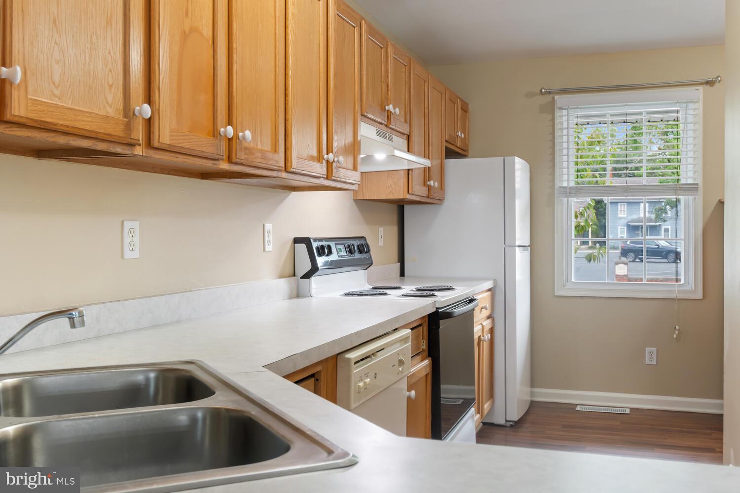 EASTON MEWS - Residential