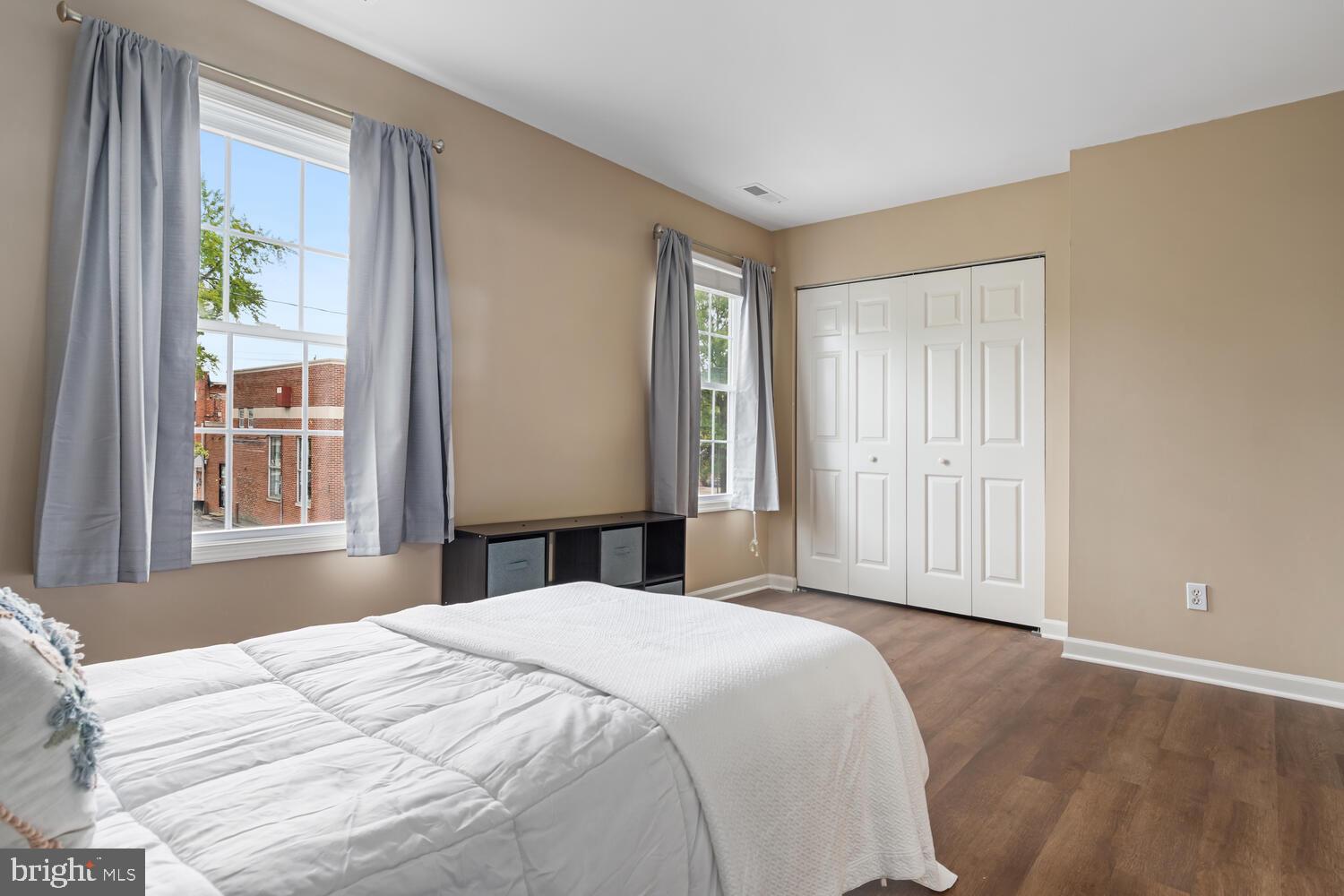 EASTON MEWS - Residential