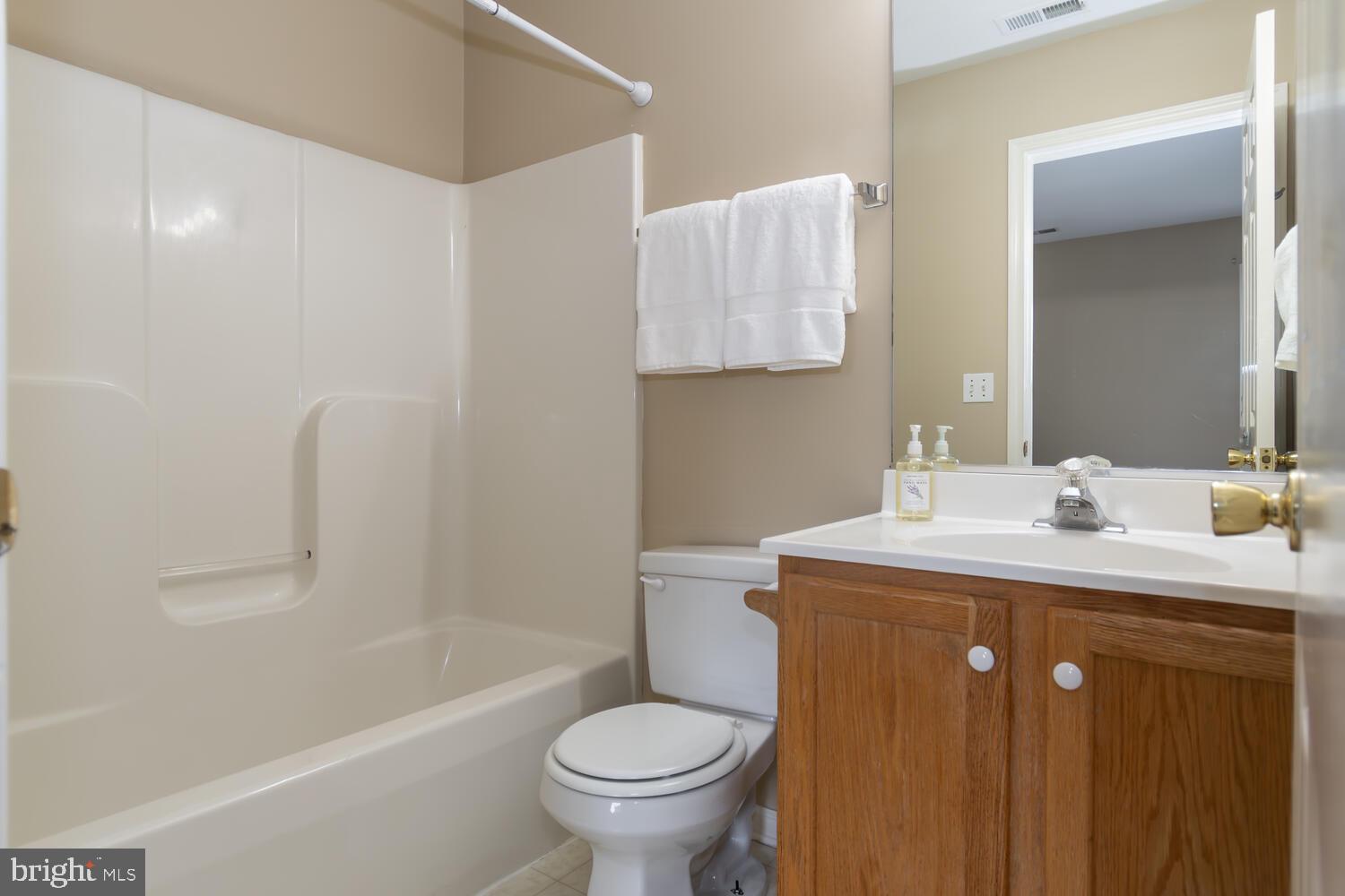 EASTON MEWS - Residential