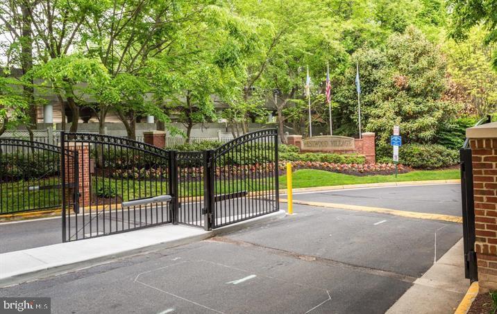 TYSONS VILLAGE - Residential Lease