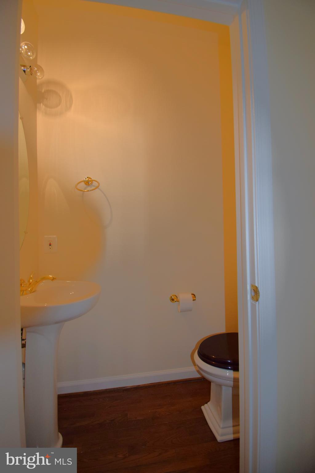 TYSONS VILLAGE - Residential Lease