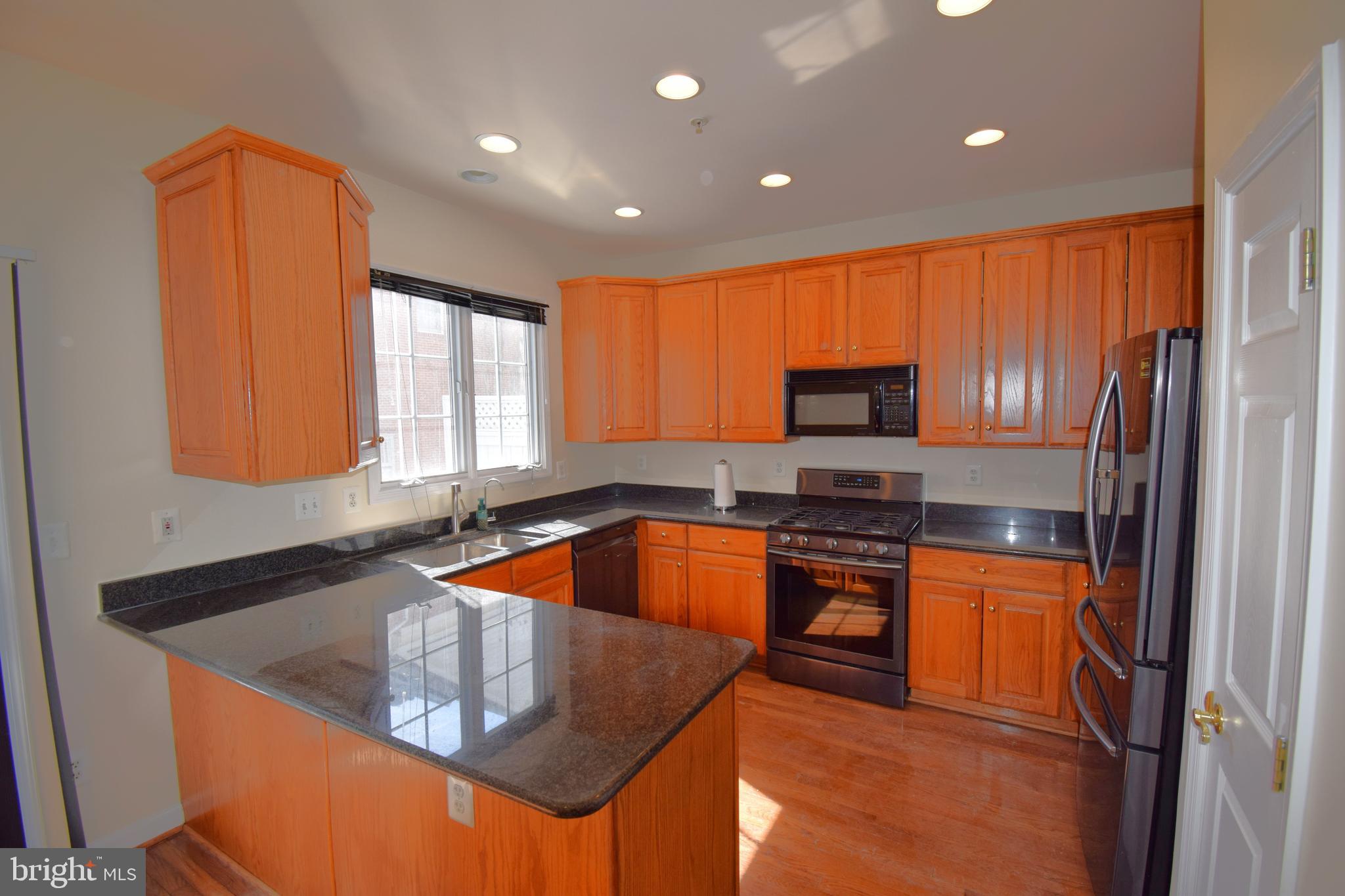 TYSONS VILLAGE - Residential Lease