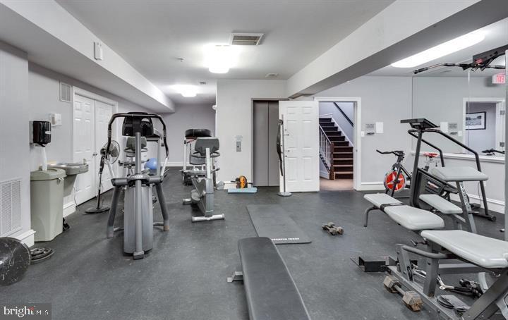 TYSONS VILLAGE - Residential Lease