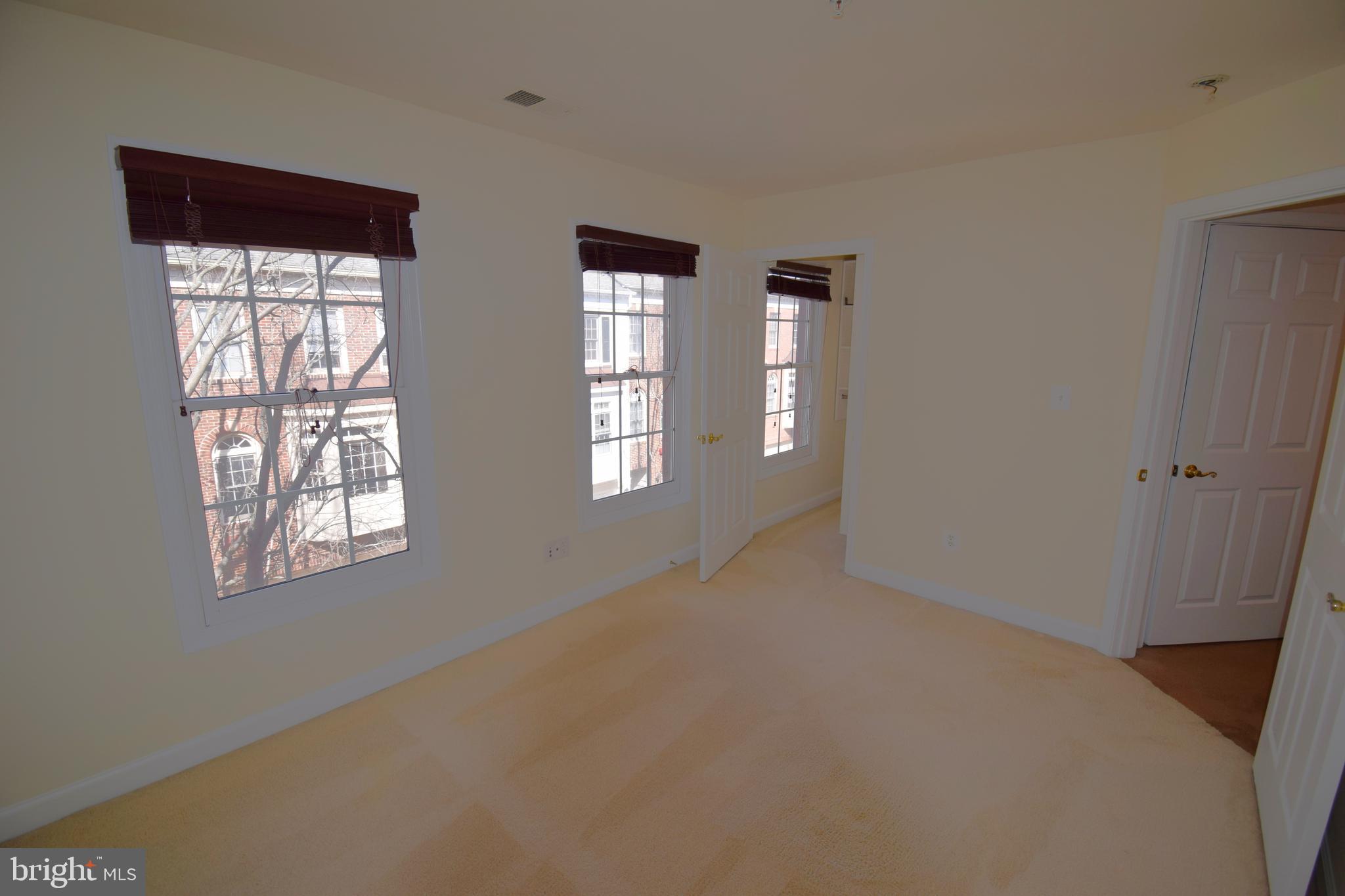 TYSONS VILLAGE - Residential Lease