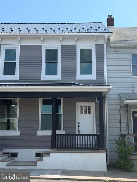 Townhouse For Sale - 215 N Grand Street<br/> LEWISTOWN, PA 17044