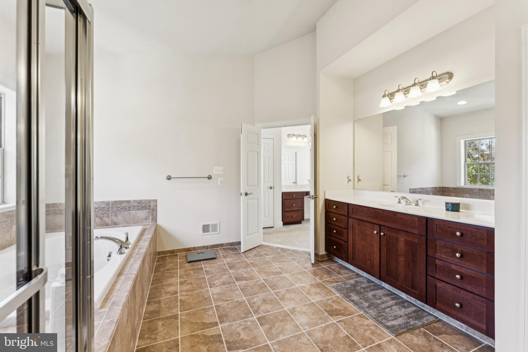 COLLINGBROOK - Residential