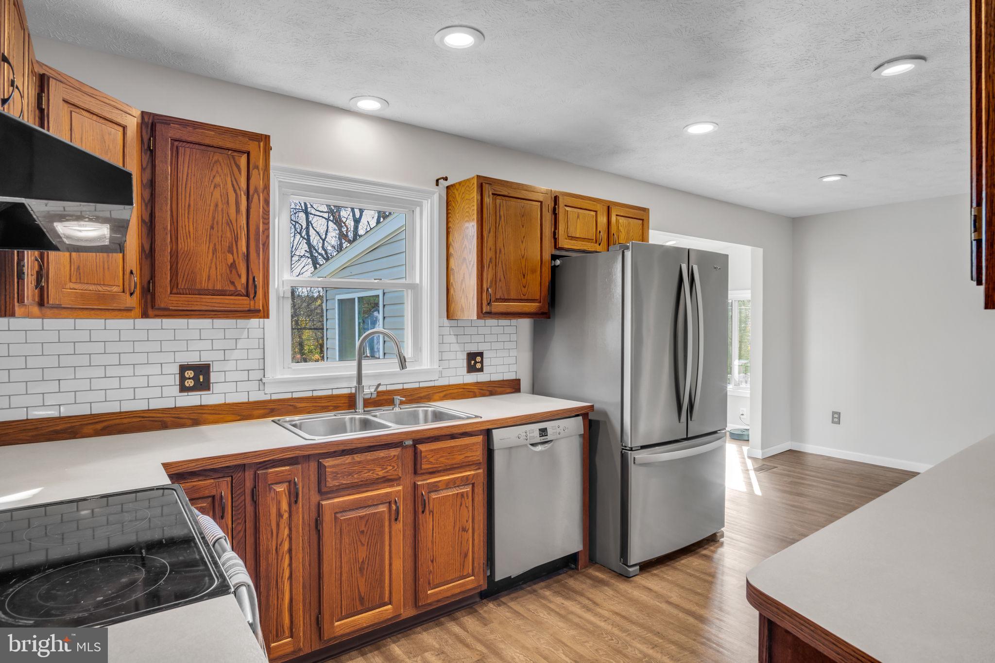 2714 E ROSEGARDEN BOULEVARD