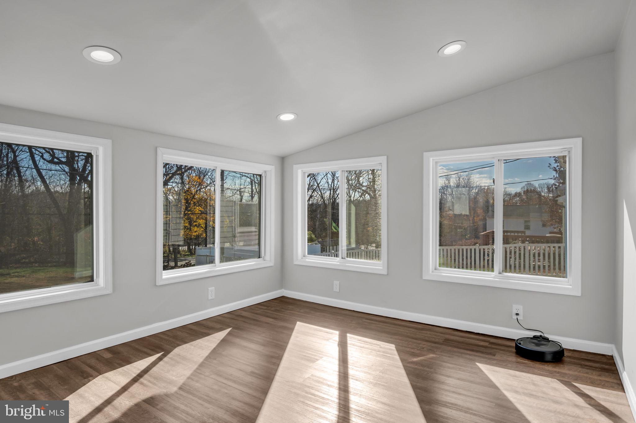 2714 E ROSEGARDEN BOULEVARD