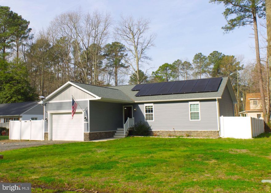 Like new 3 bedroom rancher with attached 1-car garage and fenced-in backyard! Very good property in Colonial Beach, Virginia!