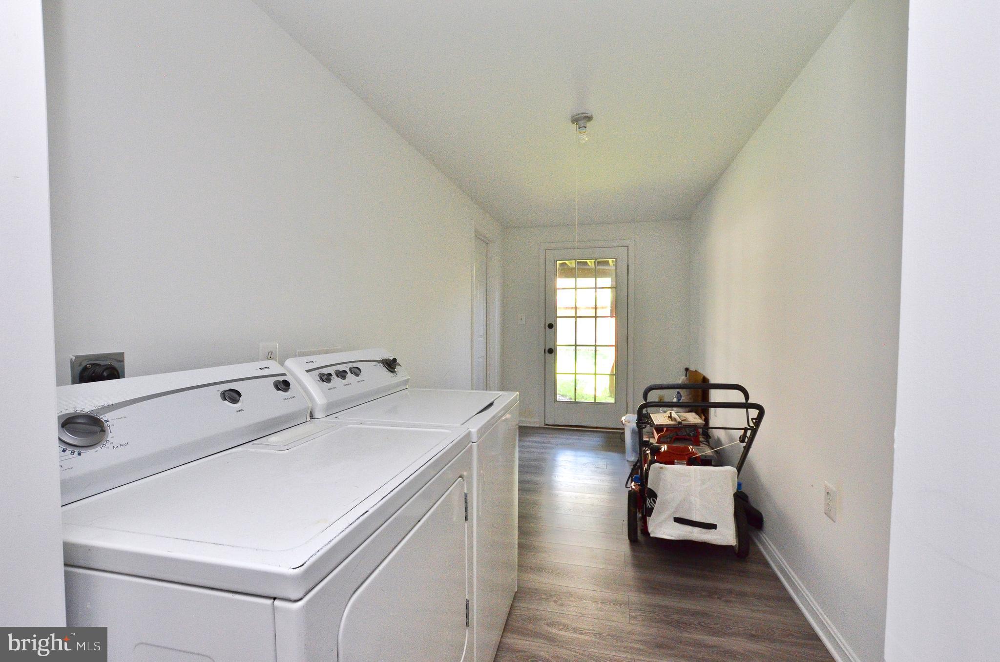 OLD GABLE SQUARE - Residential