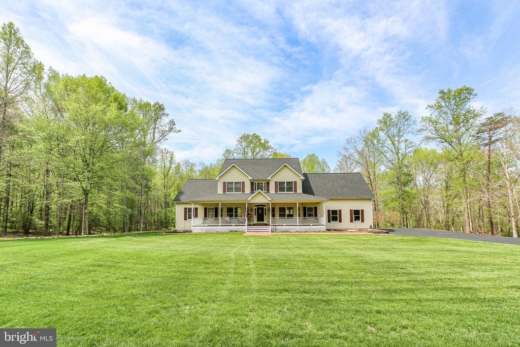 Photo of 839 Queen Anne Drive, FREDERICKSBURG, VA 22406 (MLS # VAST2048200)