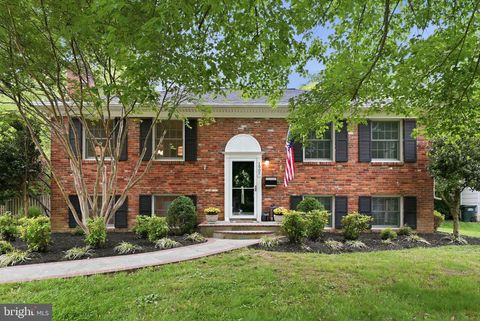 Photo of 1905 Cool Spring Drive, ALEXANDRIA, VA 22308 (MLS # VAFX2301414)