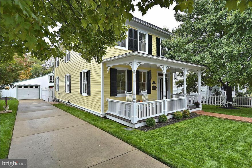 Victorian-era gem in the heart of Leesburg's historic district updated and ready for its next century! This home combines turn-of-the-century charm with 21st century amenities, including a gourmet kitchen and stunning bathrooms. Lovingly restored and enhanced. Fenced *  pool * or enjoy evenings on the beautiful flagstone patio. Close to all that downtown Leesburg has to offer! Ready to move in !