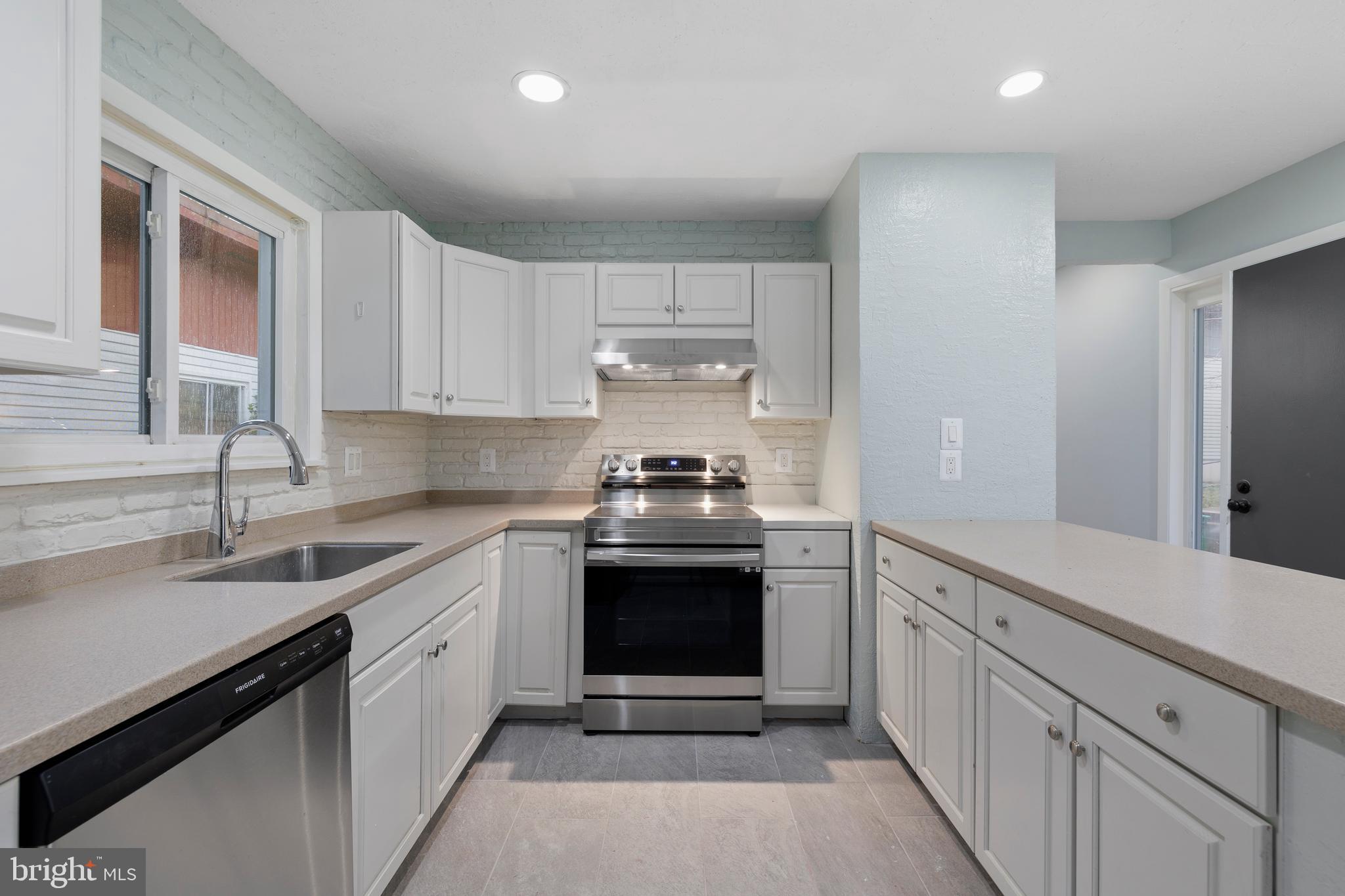 NEWPORT ESTATES - Residential