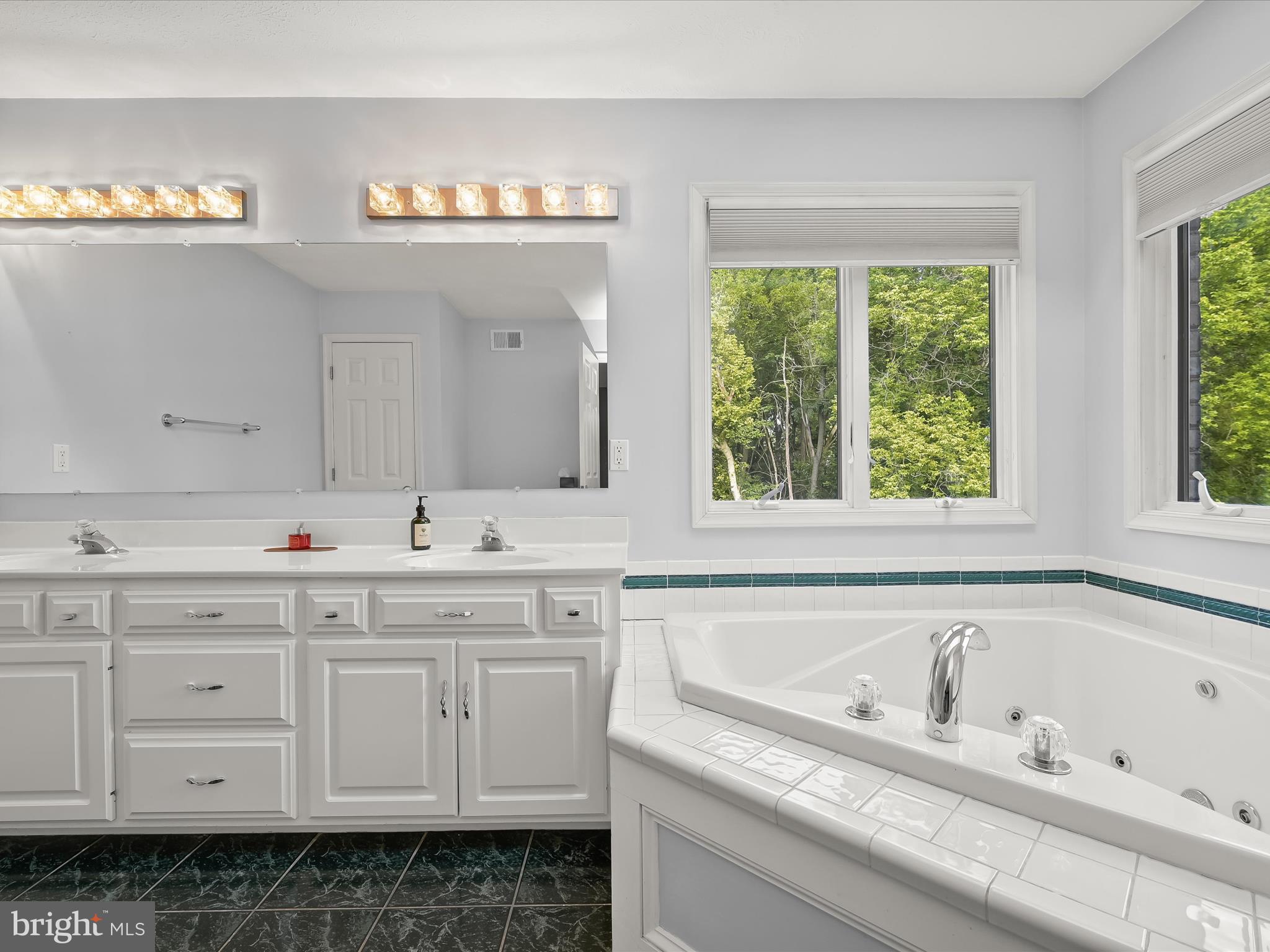 VAN LEAR MANOR - Residential