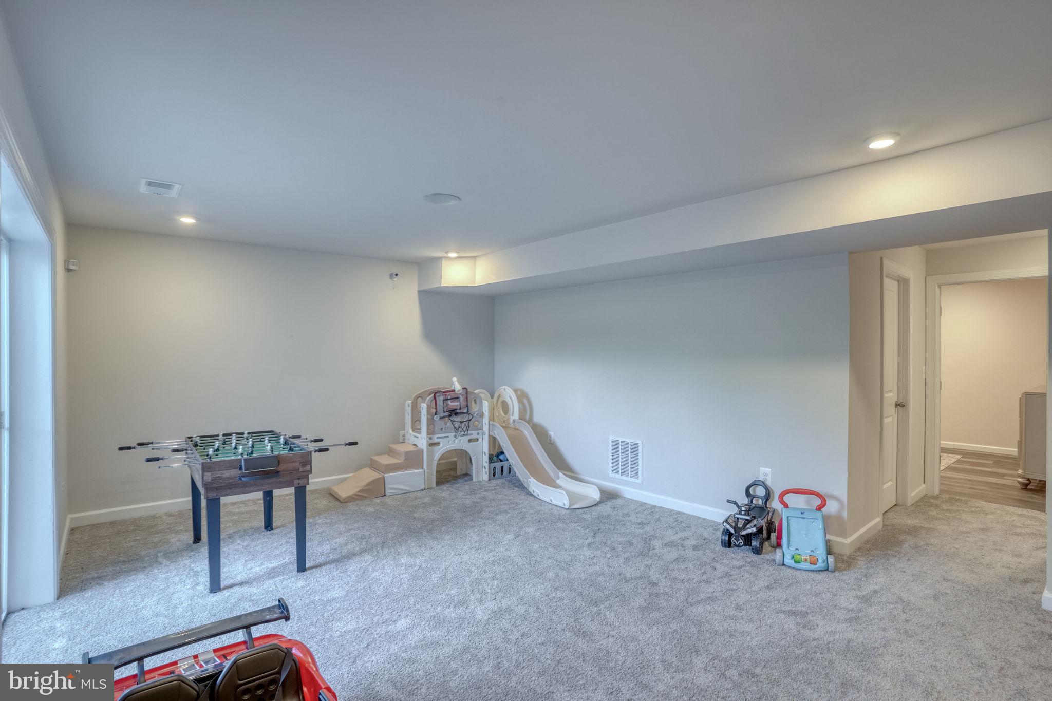 SUMMIT POINTE - Residential