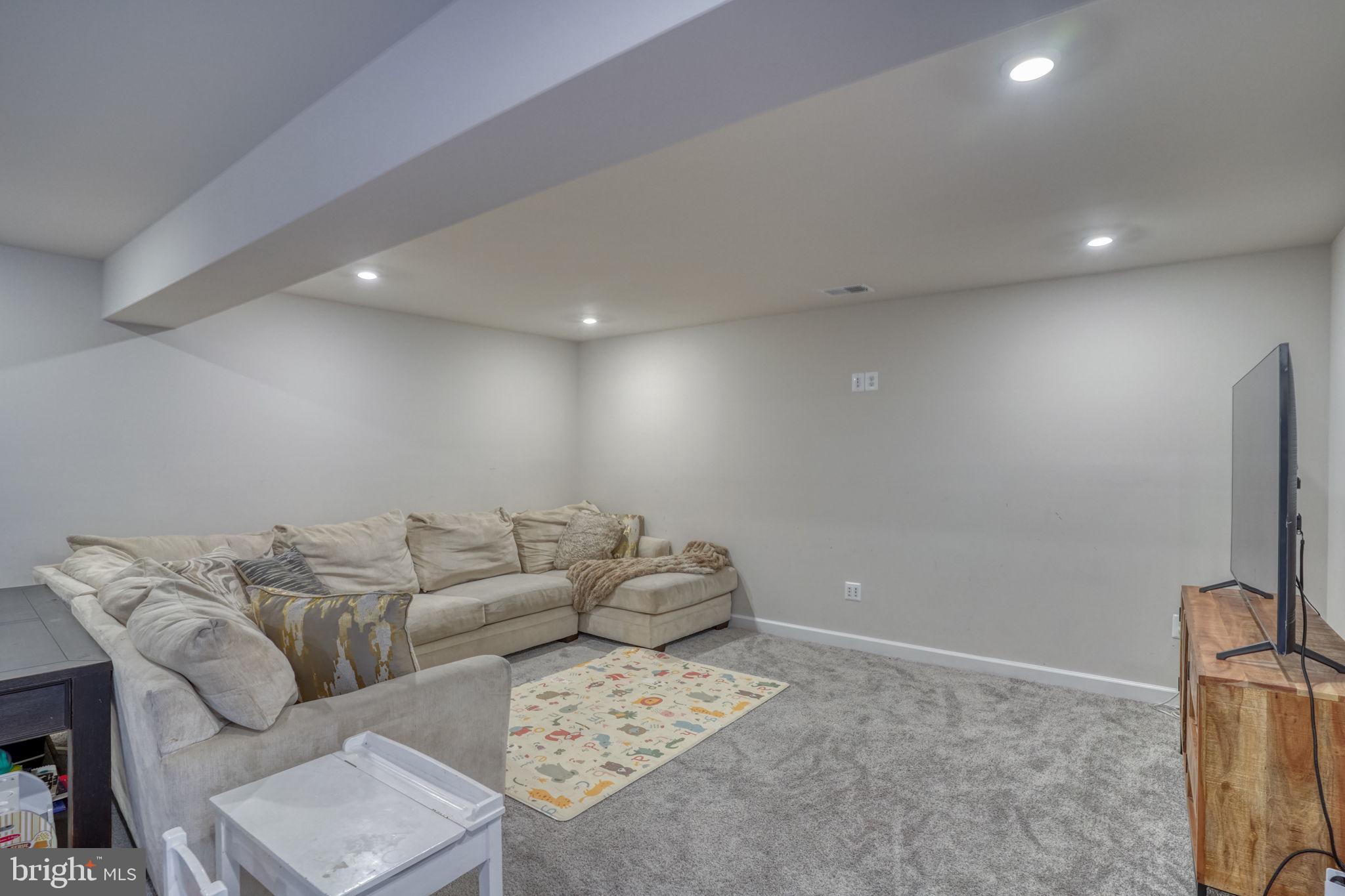 SUMMIT POINTE - Residential