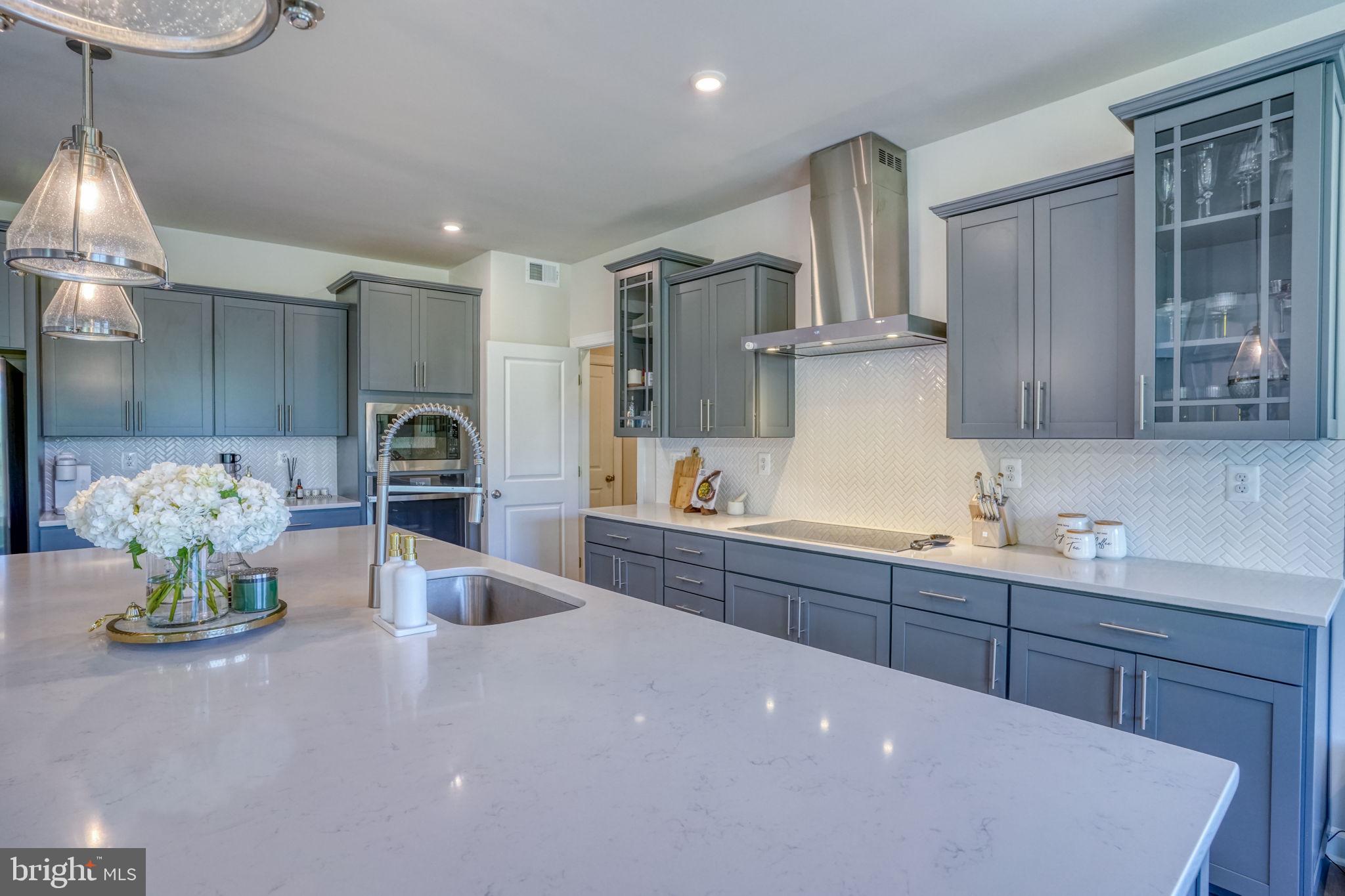 SUMMIT POINTE - Residential