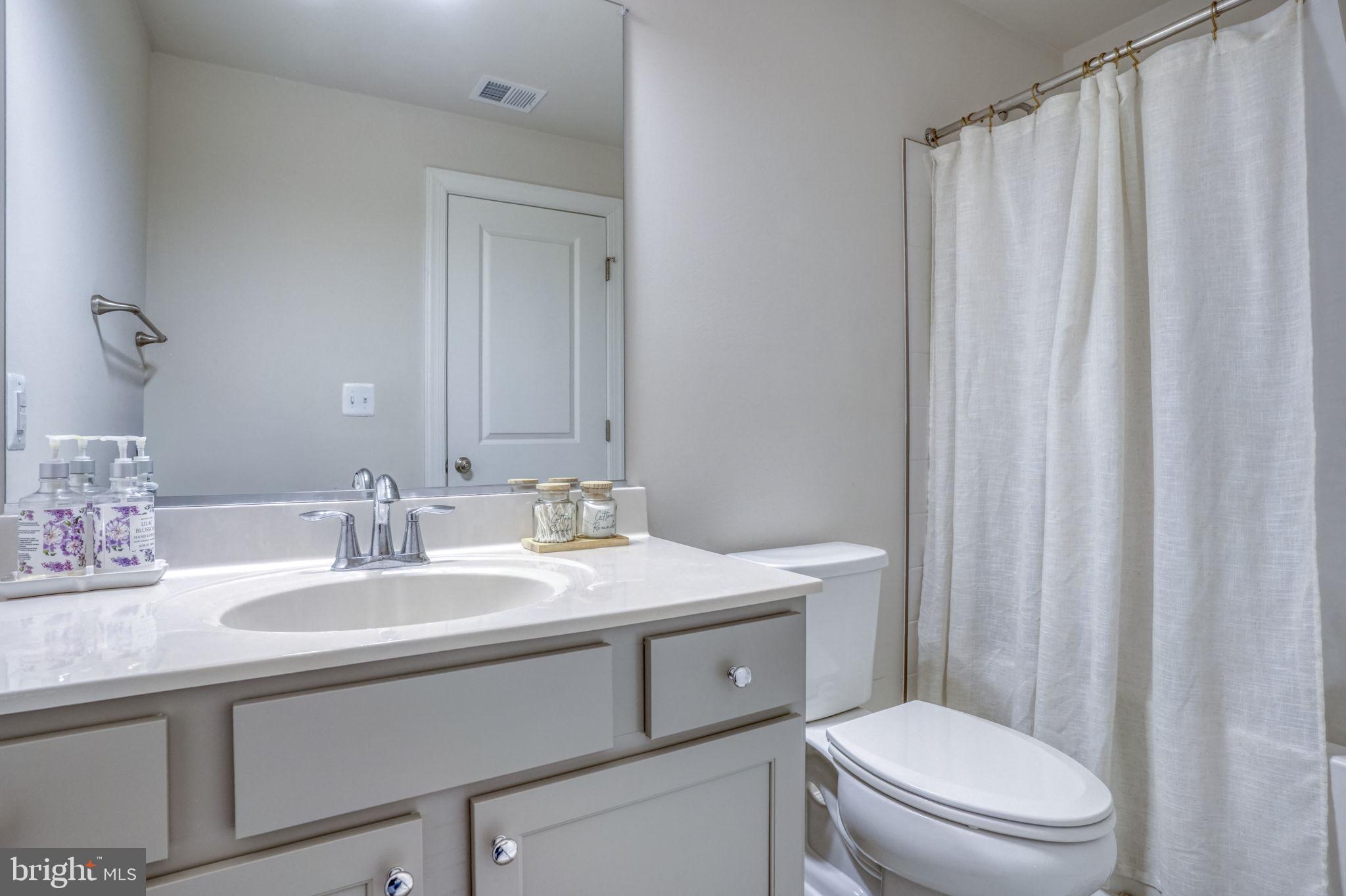 SUMMIT POINTE - Residential